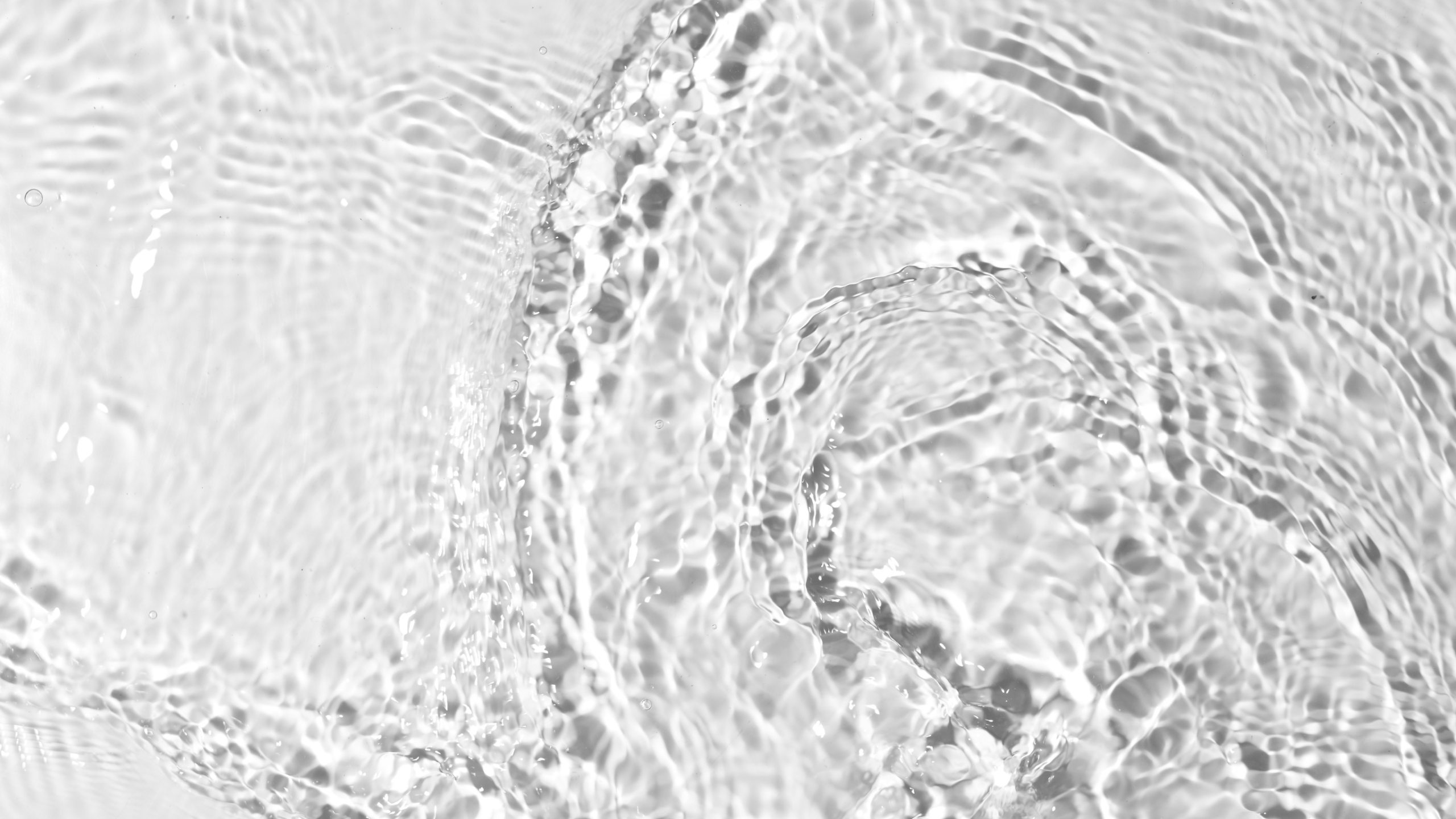 Water vs. Waterless: The Truth Behind Skincare’s Most Misunderstood Ingredient